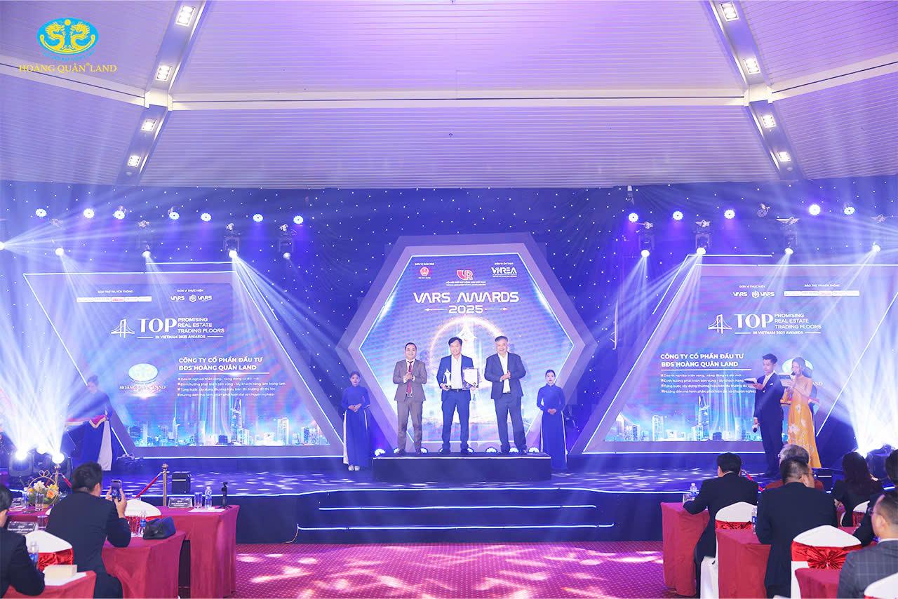 HOÀNG QUÂN LAND ĐƯỢC VINH DANH TOP 10 SÀN GIAO DỊCH BĐS TRIỂN VỌNG VIỆT NAM TẠI VARS AWARDS 2025